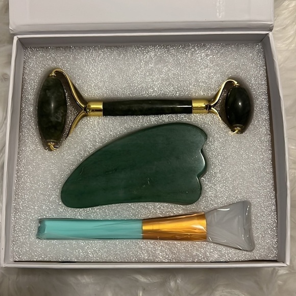 ⭐️movalues 3-IN-1 Jade Roller and Gua Sha Set⭐️ - Picture 5 of 5
